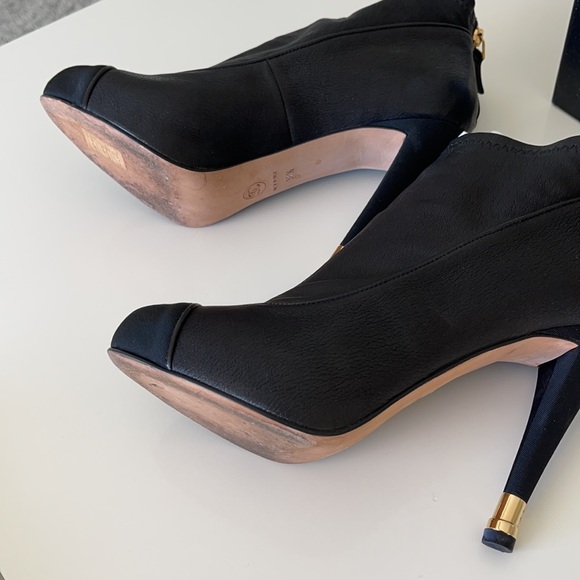 Chanel booties with gold heel details - Picture 3 of 7